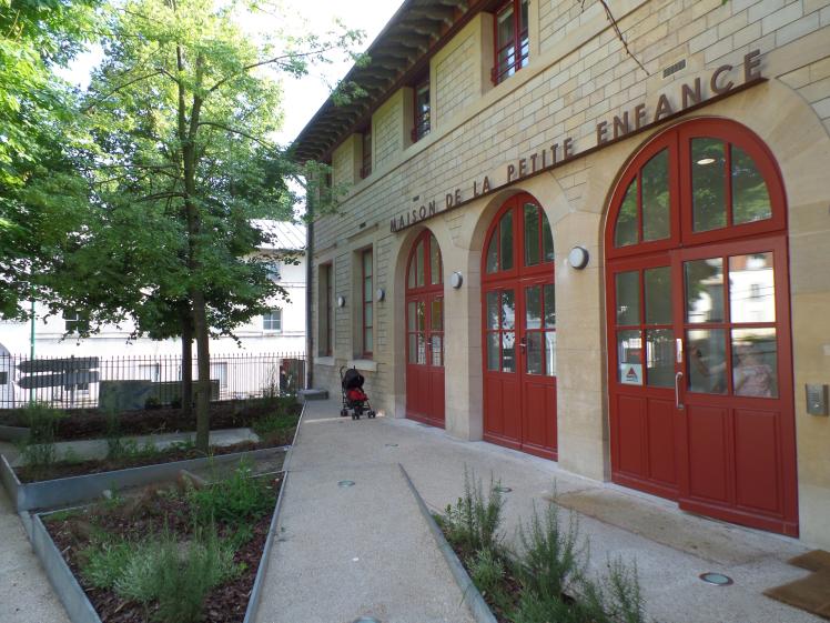 Parvis d'entrée