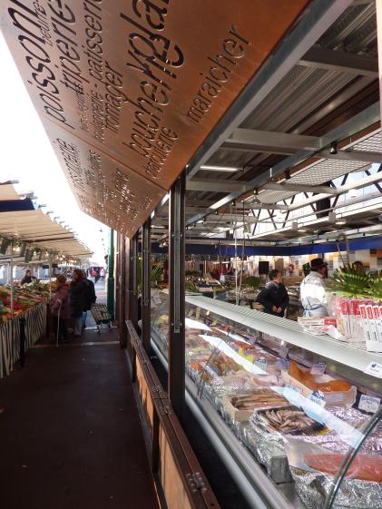 Façade extérieure un jour de marché - *Photos :aHa