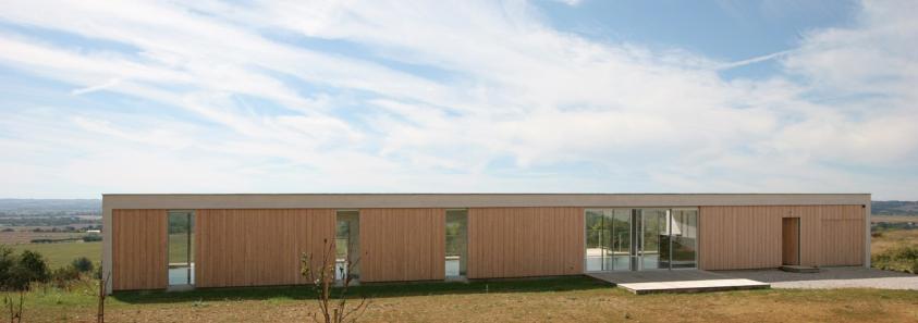 façade Nord en bois sur jardin paysagé