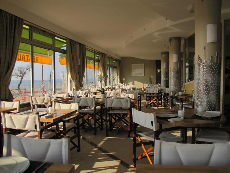salle_restaurant_book.jpg