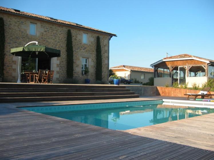 site_piscine_exterieure.jpg