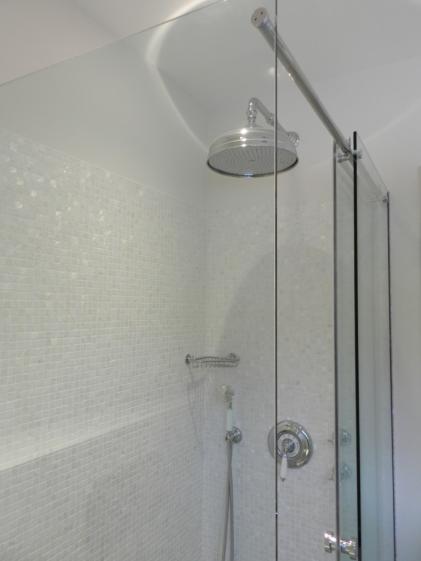 7_salle_de_bains_etage-2.jpg