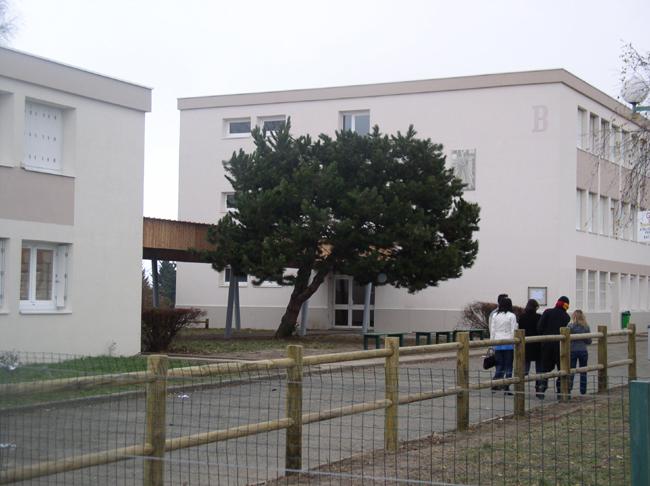 09mon06_college_le_monteil_2.jpg