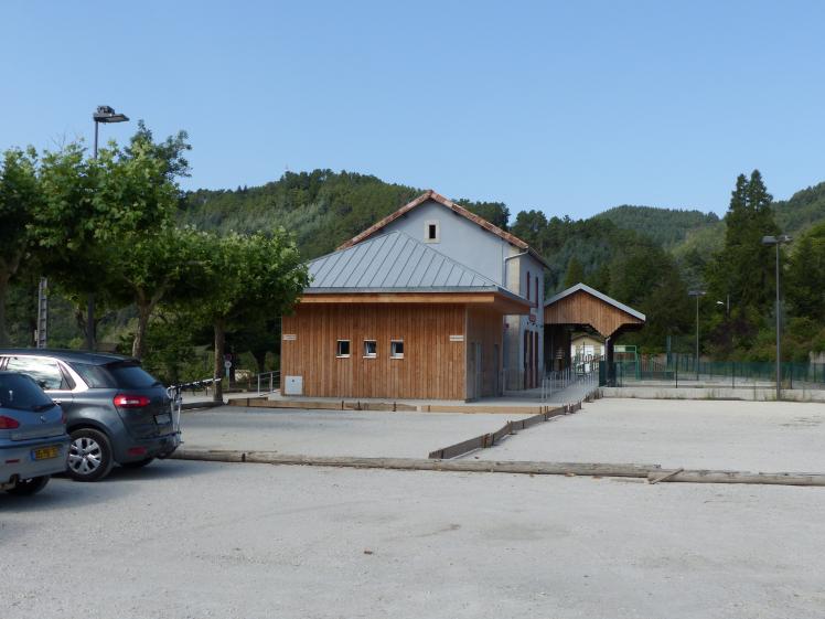 ancienne gare réaménagée en accueil touristique, point d’information et locaux a