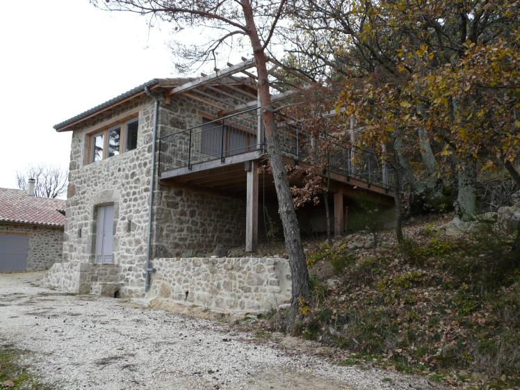  REHABILITATION RENOVATION DE RUINES EN PIERRES ET BOIS LA "CABANE" A VERNOUX