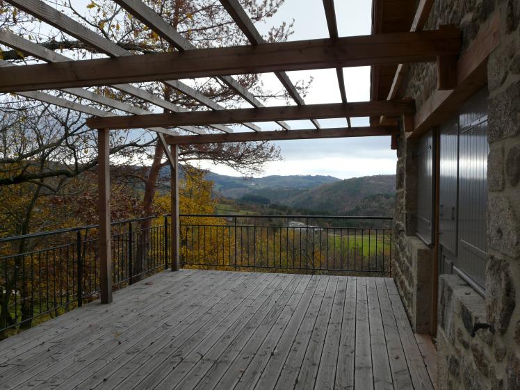TERRASSE BOIS REHABILITATION RENOVATION DE RUINES EN PIERRES ET BOIS LA "CABANE"