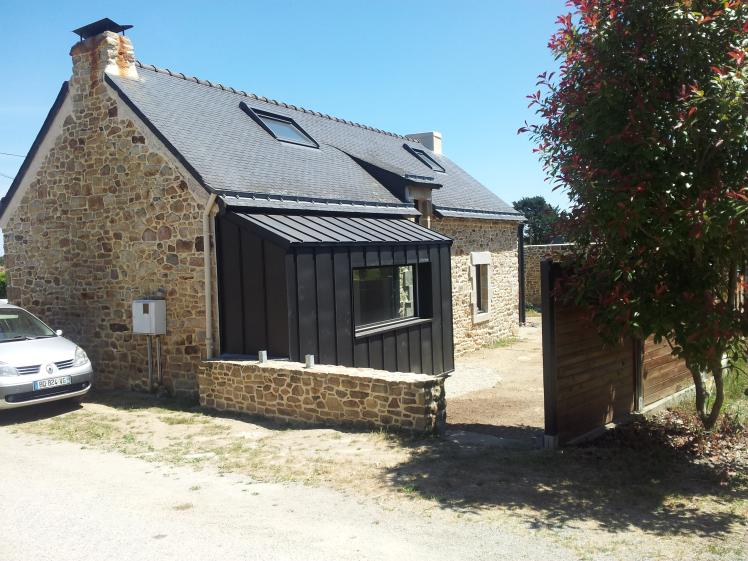 extension_zinc_noir_sur_maison_pierre_locoal_mendon_3.jpg