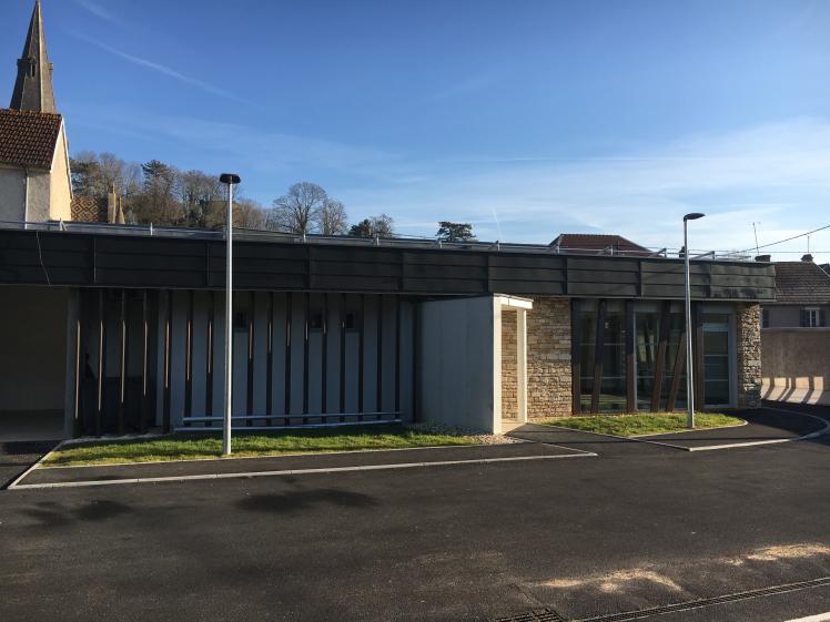 Façade arrière sur Maison de services