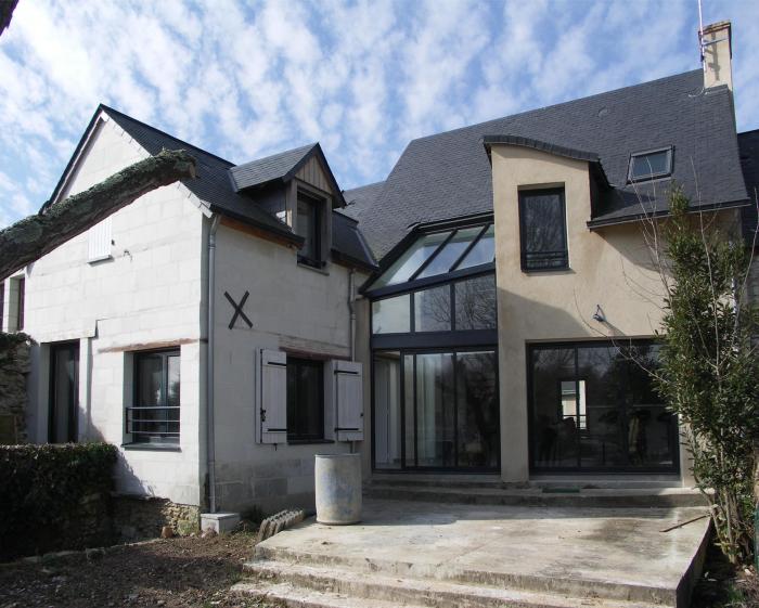 Reconstruction, extension, agrandissement et restructuration d’une maison indivi