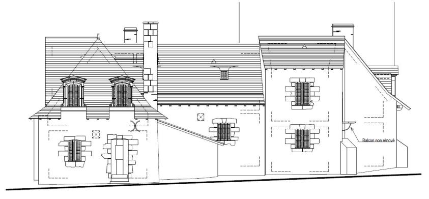Restitution et rénovation d'une partie ancienne du château après incendie.