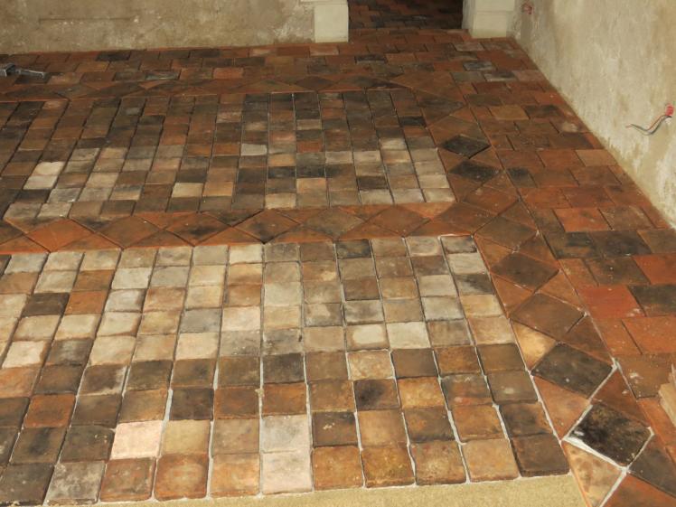 Pose des terres cuites en tapis suivant calepinage de l'architecte