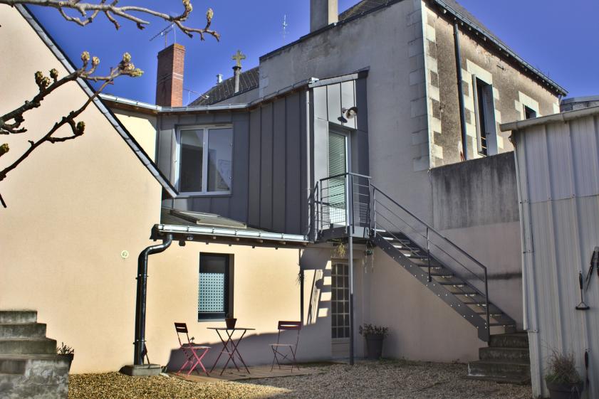 Escalier métallique du grand logement.