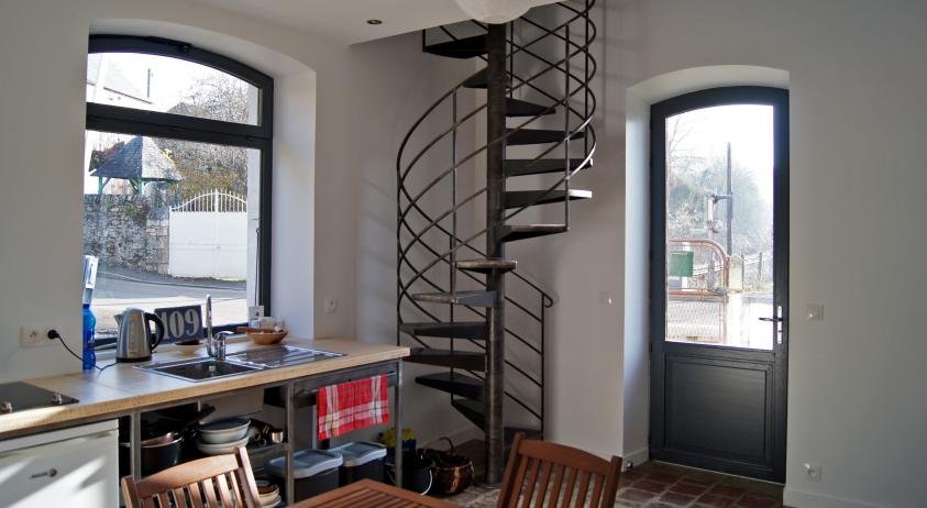 2015 - CUISINE ET ESCALIER COLIMAÇON