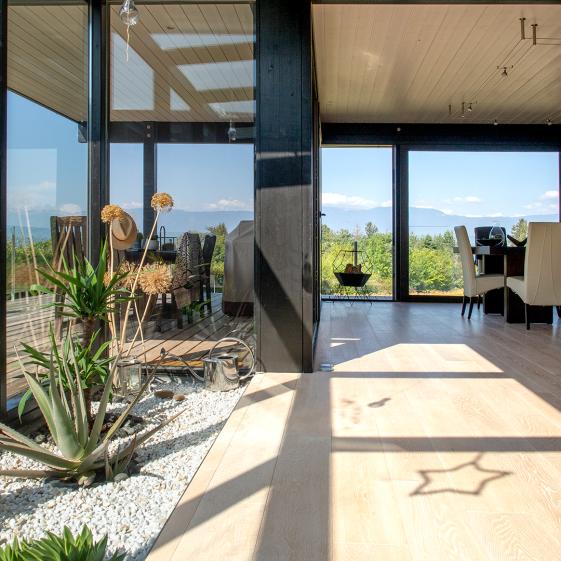 Maison bioclimatique Messery-Jardin sec intérieur