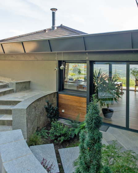 Maison bois bioclimatique Bonnes-sur-Menoge _ Terrasse Nord, accès au potager