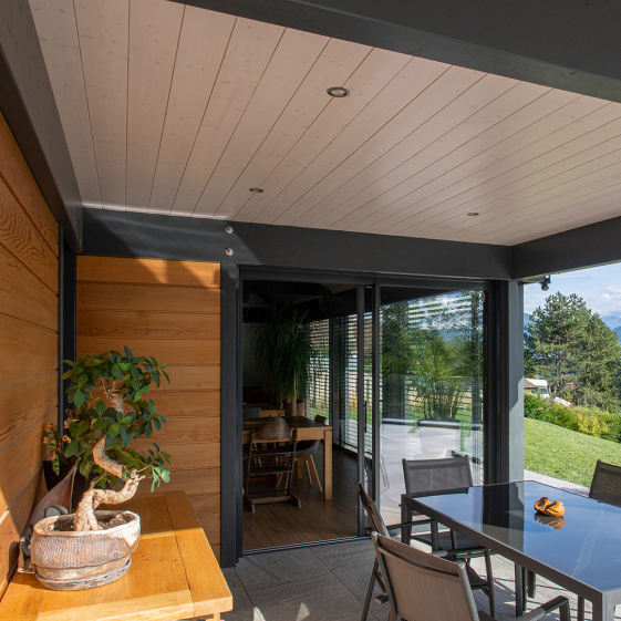 Maison bois bioclimatique Bonnes-sur-Menoge _ Terrasse couverte Sud 