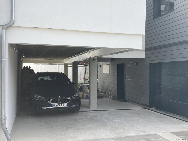 exterieur_sous_pilotis_c.jpg