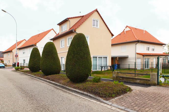 Ensemble de 12 maisons sociales