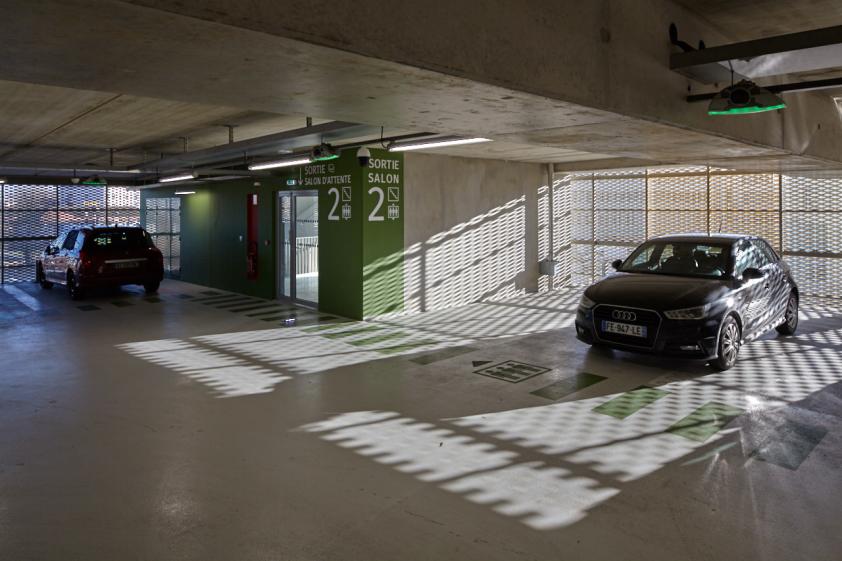 Un parking lumineux