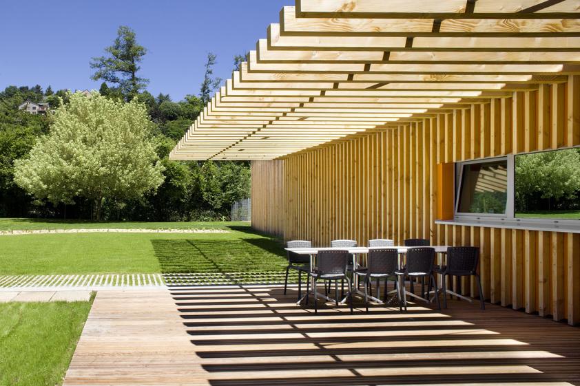 La terrasse du restaurant - côté piscine