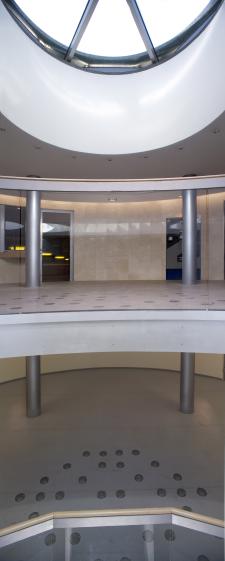 L'atrium : entrée de lumière à l'intérieur du parking