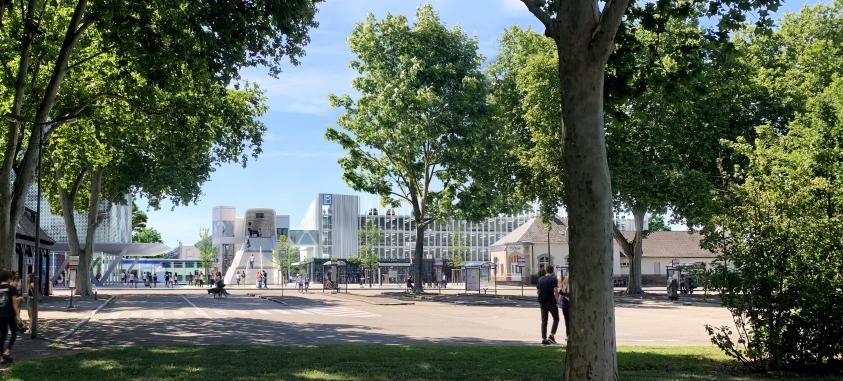 Le parking vu depuis le parvis de la gare