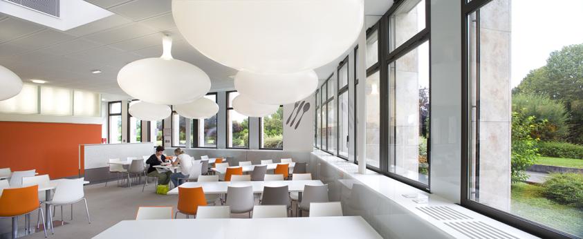 L'espace repas ouvert sur l'extérieur