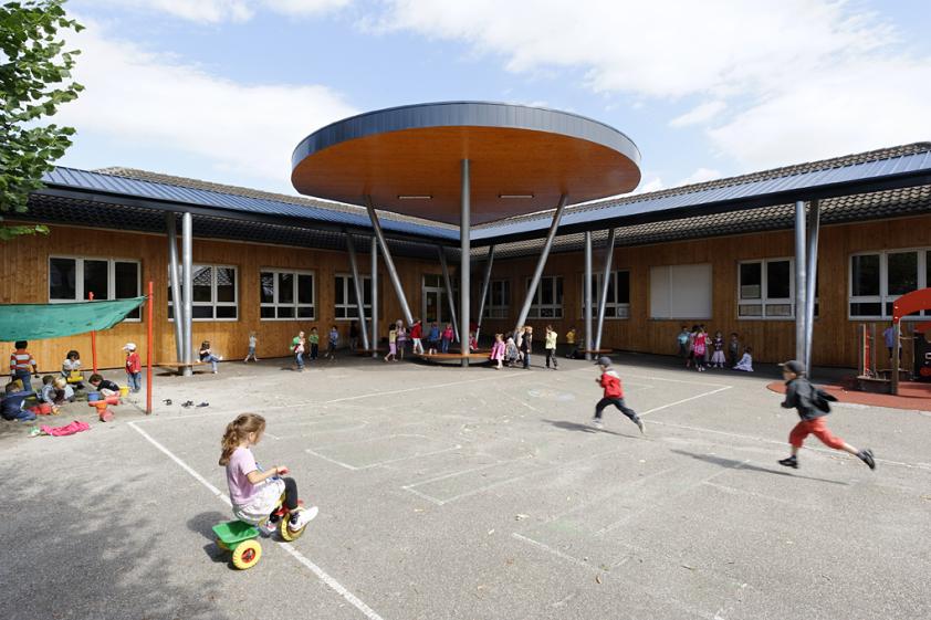 Construction d'un préau à l'école maternelle Les Tilleuls de Souffelweyersheim