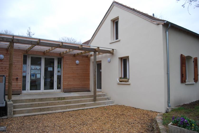 EXTENSION ABRITANT LA NOUVELLE ENTREE ET BIBLIOTHEQUE