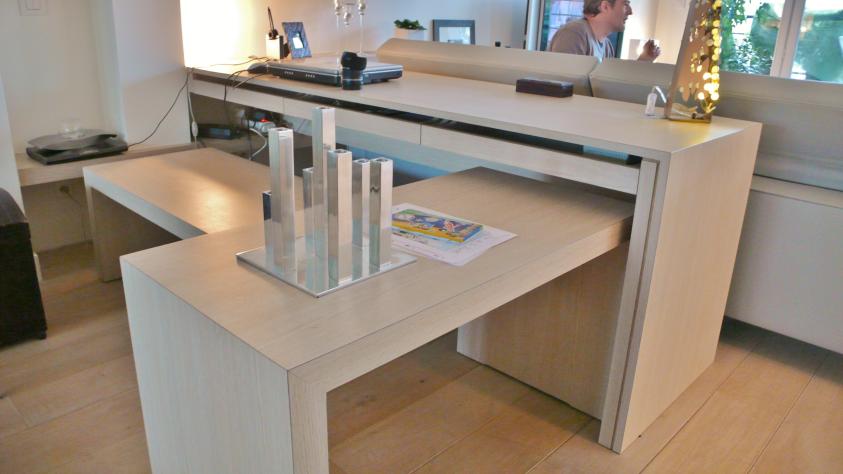 Bureau, console et banc, gigogne.