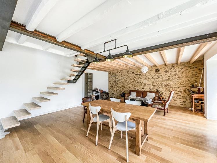Vue du séjour après rénovation