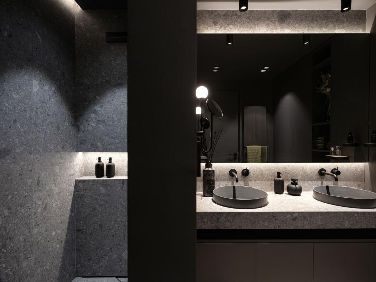 salle-d-eau-design-sombre-lumiere.jpg
