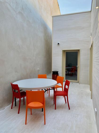 Bureau de Poste / Cazouls Les Béziers / Vue cour intérieure