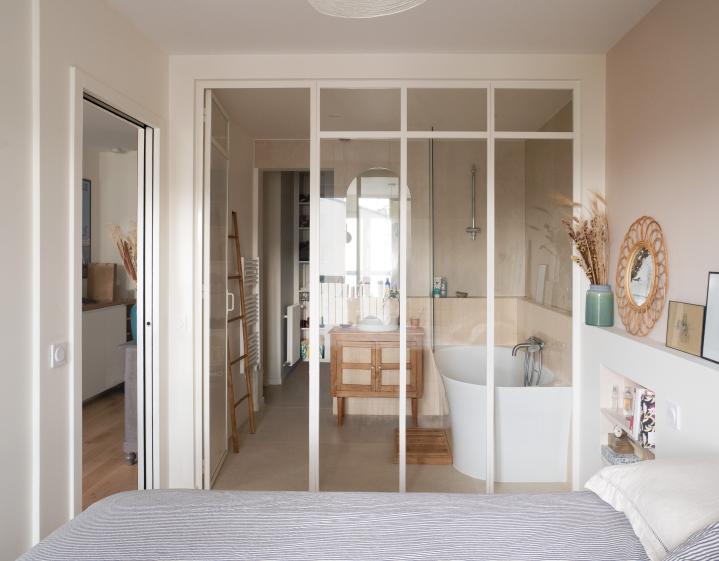 Verrière entre chambre et salle de bain