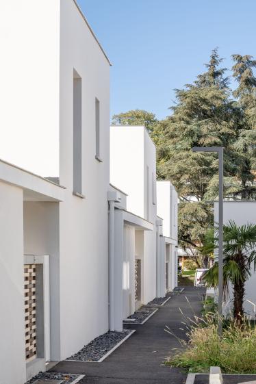 LES PATIOS D’ACHILLE  12 maisons individuelles 