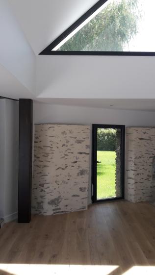 Extension rénovation longère poteau métallique acier rouillé