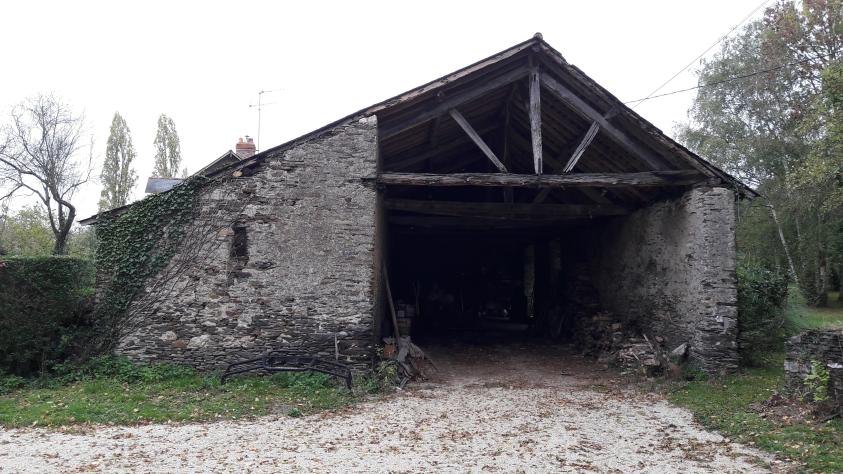 Une piscine dans une grange