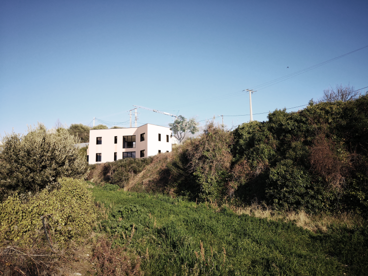 La maison dans son site