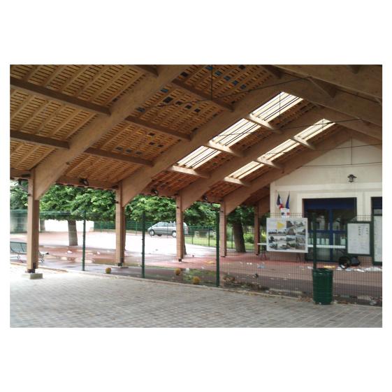 préau, charpente bois et lumière zénithale