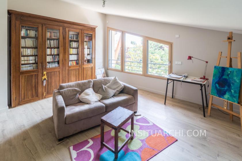 Salle de musique avec baies sur mesures bois/alu triple vitrage donnant sur verd