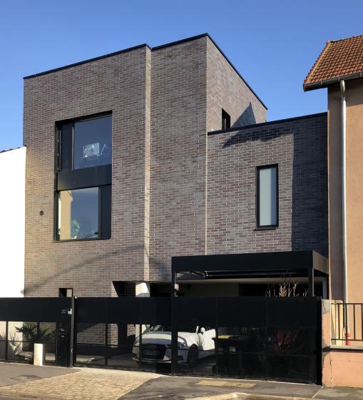 1_facade_rue_toute_hauteur.jpg