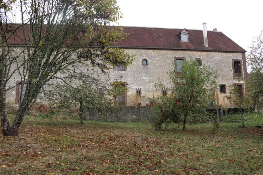 facade_nord_ouest_grande_maison_vers_piscine.jpg