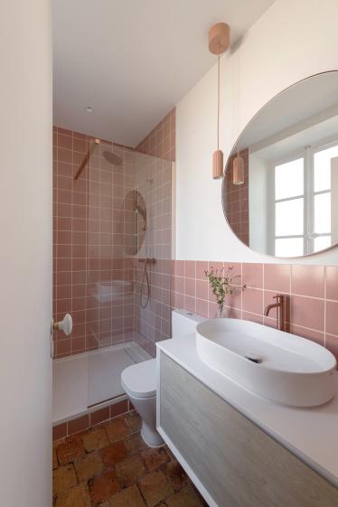 Conception d'une salle de bains lumineuse