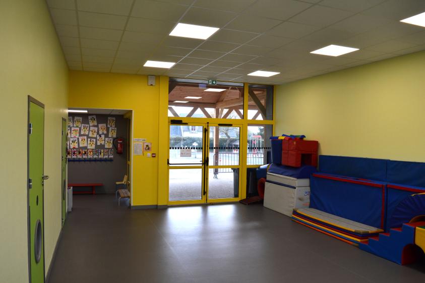 ecole_hall.jpg