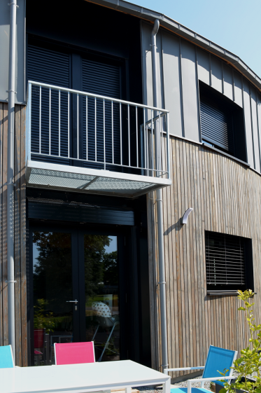Composition de différents matériaux et textures en façade selon le choix des maî