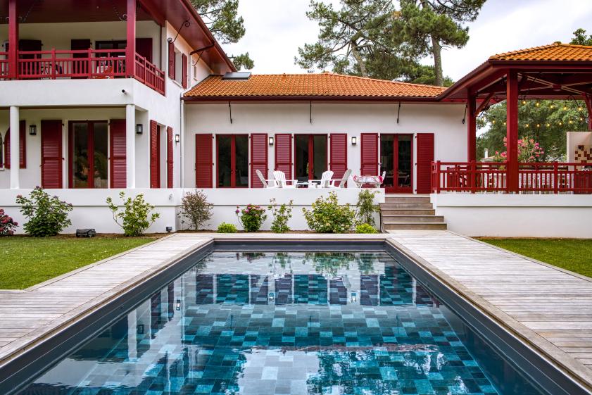 piscines_de_france_-_piscine_angulaire_-_piscines_de_france_saint_paul_les_dax_2