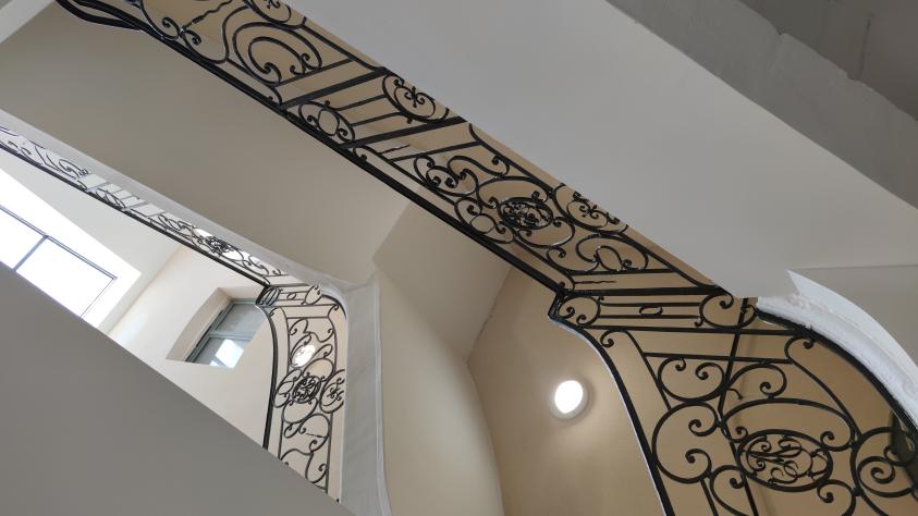 L'escalier rénové et puit de jour