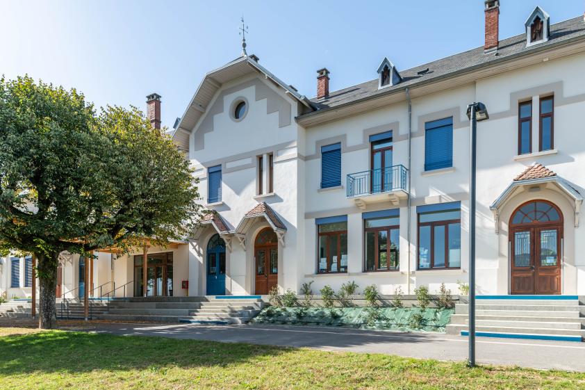 Façade est sur la cour jardin