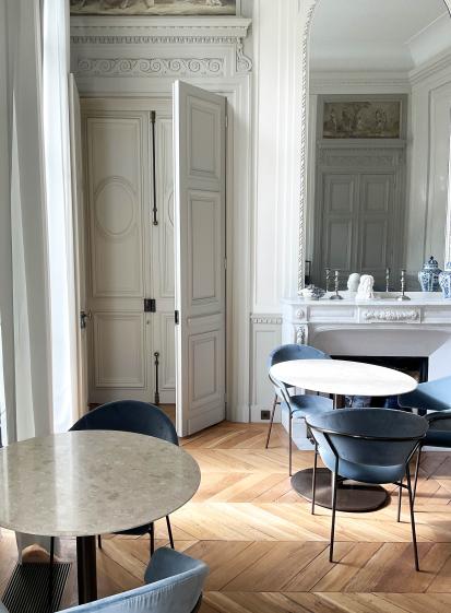 Salle de travail dans l'ancien hotel particulier 
