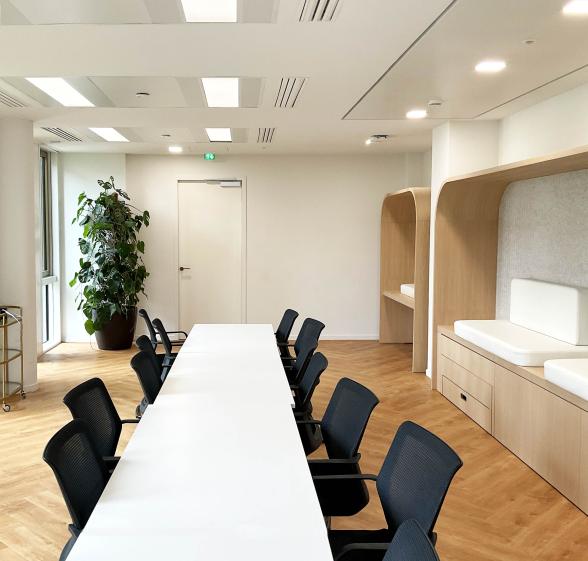 Salle de travail et de réunion 